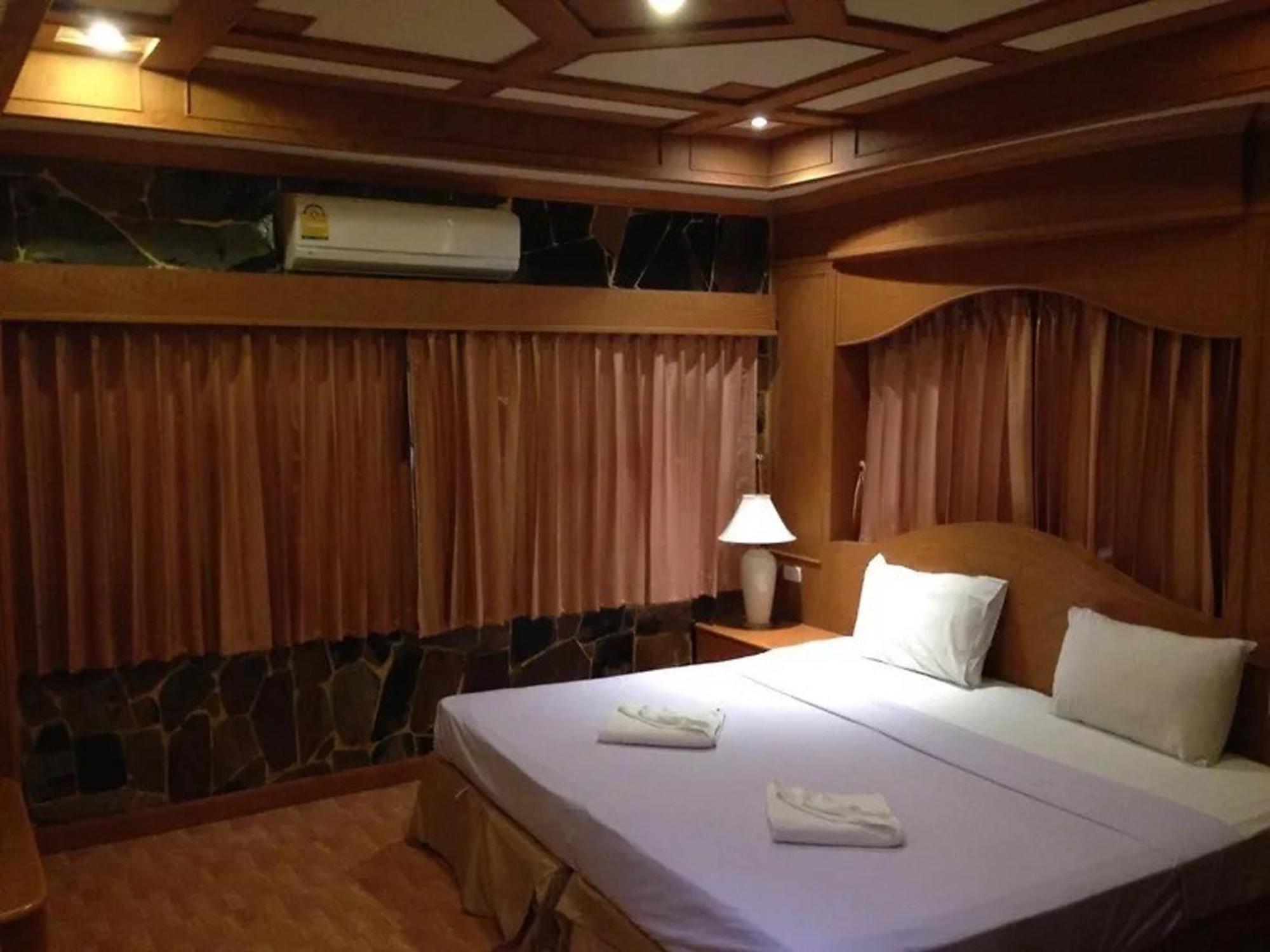 Patong Rockshore Отель 2*