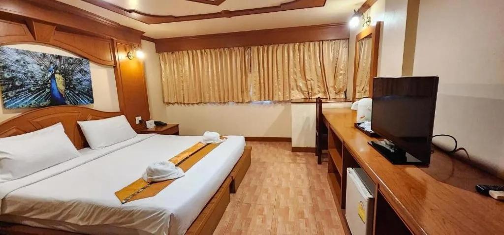 Hotel Patong Rockshore 2*